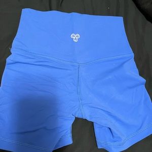 TNA action buttery soft  5 inch inseam shorts euc small